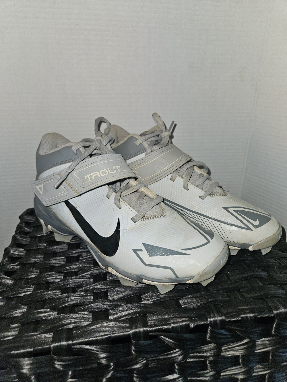 Nike 27 Sports Performance Trout Men’s White and Gray Athletic Cleats